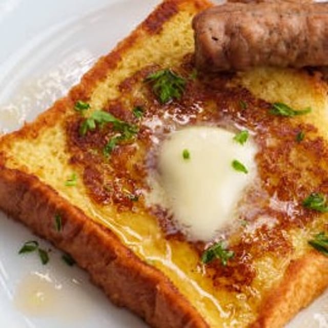 K3. One French toast and one sausage link.
