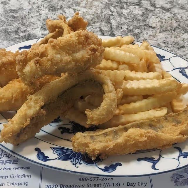 6-piece Pike Perch N' Chips (Dinner).